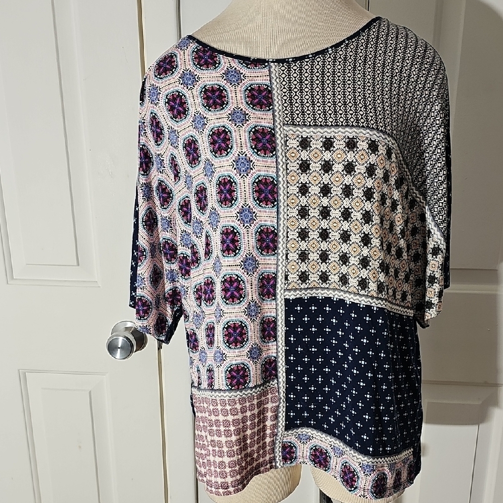 Chico's Blue‎ and White Graphic Boxy Blouse Patch Work Top. Size 2(large).]